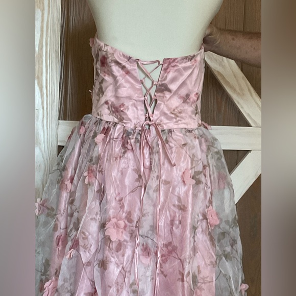 Elegant Pink Floral Strapless, Back Lace-up Gown with Floral Appliqués  SIZE XL - Picture 3 of 13